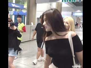 olivia hye loona airport 2 kgirls.net   create, discover and share awesome gifs on gfycat