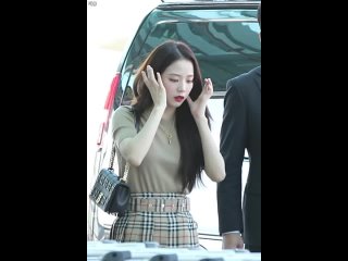 jisoo blackpink 190913 1 kgirls.net   create, discover and share awesome gifs on gfycat